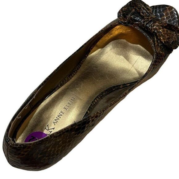 Anne Klein Snake Skin Ladies Peep Toe Wedge with Bow Womens Size 8.5 Shoes - Picture 9 of 11